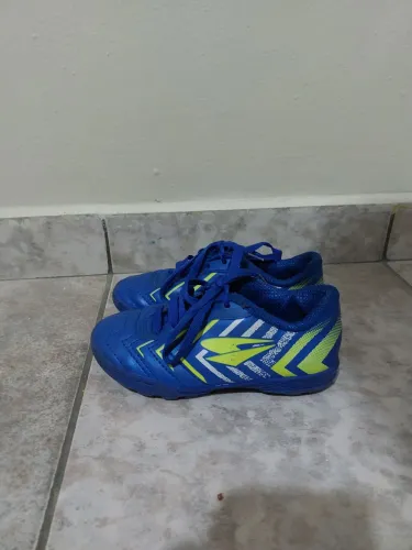 Chuteira infantil tamanho 28