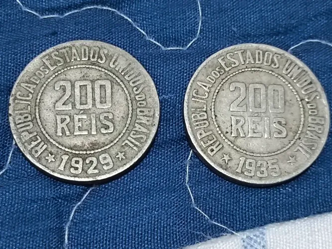 Moedas 200 reis.