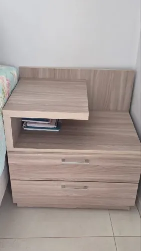 Criado mudo, Mesa de cabeceira em MDL, design moderno com duas gavetas