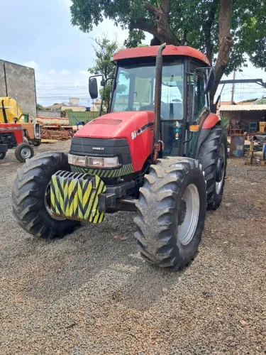 Trator Farmal 95 CV marca Case ano 2013