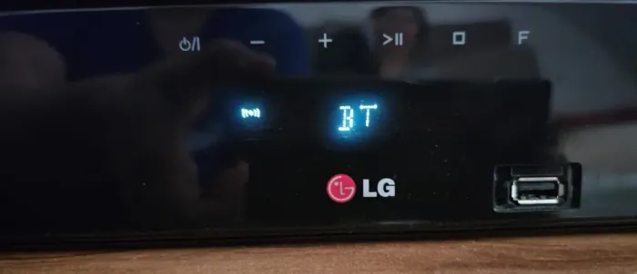 Soundbar LG com subwoofer Wireless.