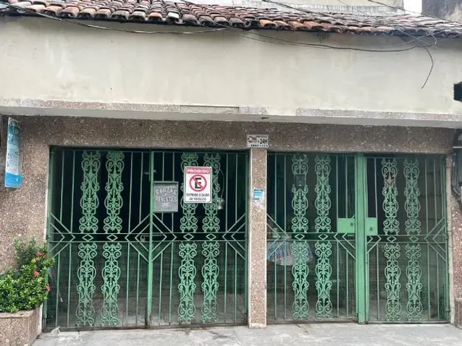 Vendo Casa Com 2 Pavimentos na Av. Alcindo Cacela