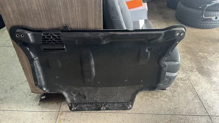 Peito de Aço (plástico) Audi A3, Golf mk7 Usado original