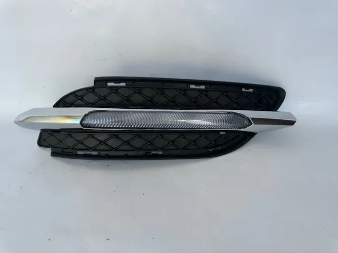 Grade e Farol de Milha Led Direito Mercedes Benz B200 2014