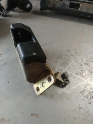 Fechadura da tampa traseira GM Zafira 2002