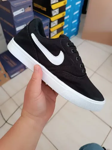 Tênis masculino. Disponível na númeraçao 38.