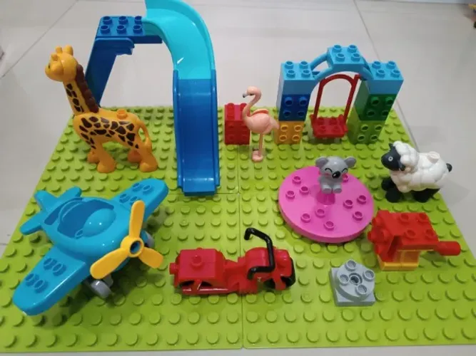 Varias peças de lego em excelente estado