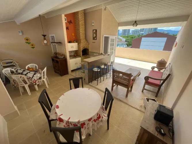 Recreio dos Bandeirantes | Casa 6 quartos, sendo 3 suites