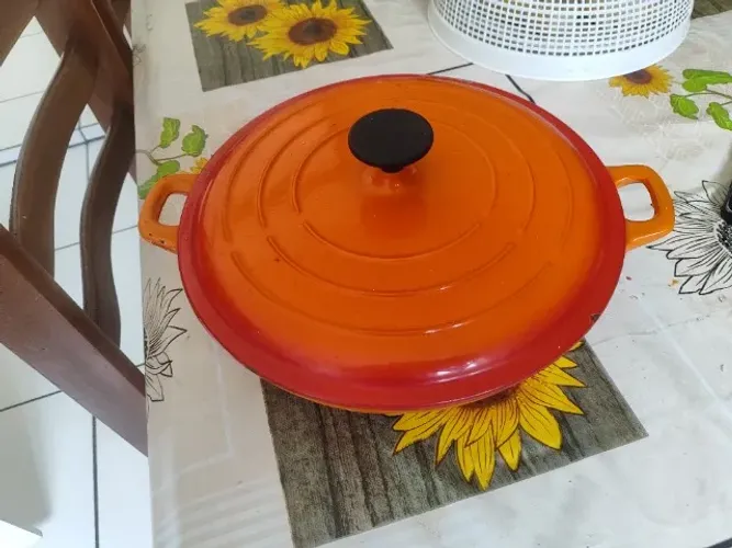 panela de ferro 310x60  esmaltada com tampa, semi nova, sem defeito.x