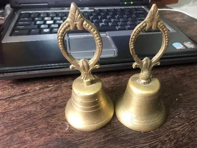 Oferta de Natal baixei para vender..Sinos de Metal pequenos, bonitos e antigos,
