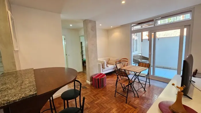 Charmoso apartamento para ALUGUEL na GÁVEA