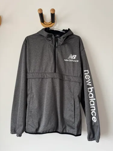 Jaqueta corta vento New Balance