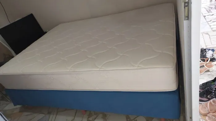 Cama box casal com molas ensacadas