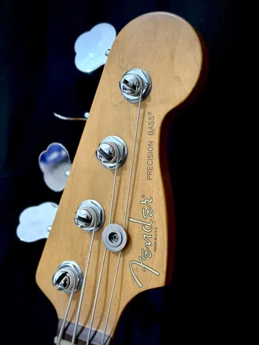 fender precision bass americano