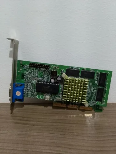 Placa de vídeo AGP Graphics - NVIDIA GeForce2 MX200