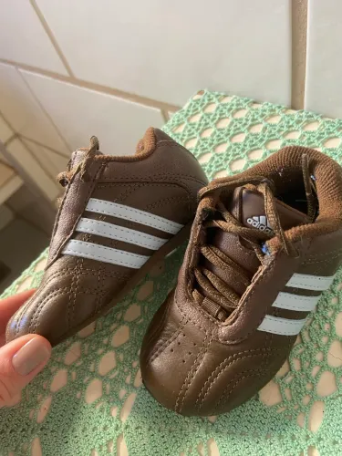 Chuteirinha menino infantil Adidas número 18