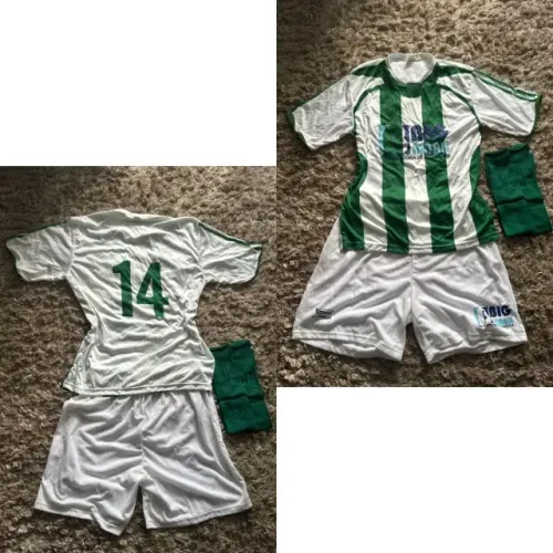 Uniforme completo para jogo de futebol 