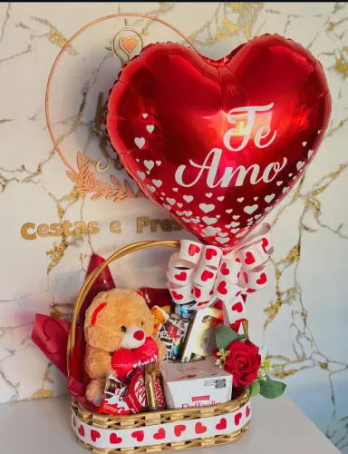 Cesta romântica, cesta cm chocolates, floricultura em São Luís , cesta de aniversário 