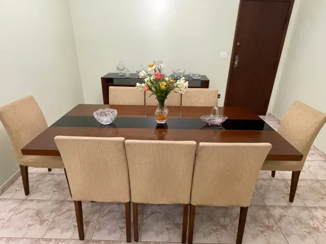Sala de Jantar com 8 cadeiras + buffet 