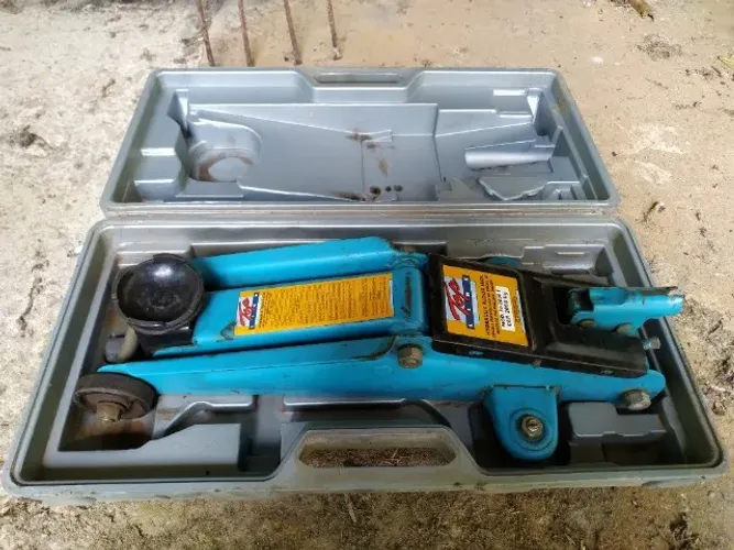 Macaco Hidráulico Jacaré Schuler 2 toneladas