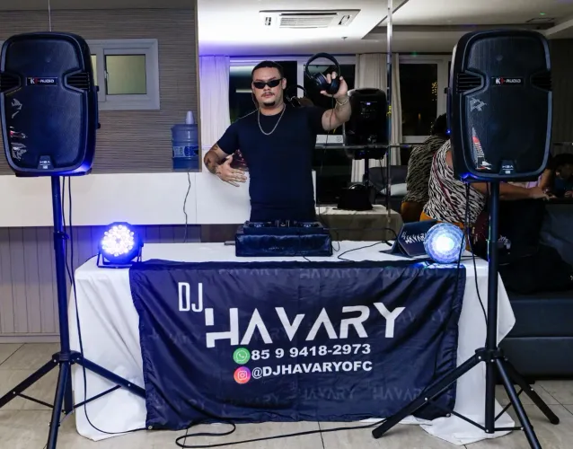 Dj no seu evento