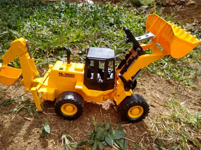 Escavadeira de Brinquedo - RL1600 com 50 cm