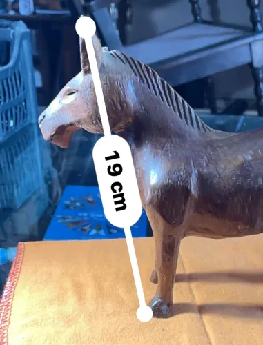 Escultura em madeira cavalo