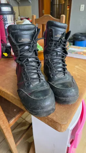 Coturno Arroyo Couro com Zíper Tamanho 42 Excelente Estado