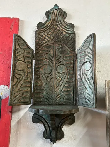 Oratorio de parede antigo 