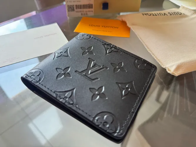 Carteira masculina Louis Vuitton em couro legit preto - modelo de luxo, importada