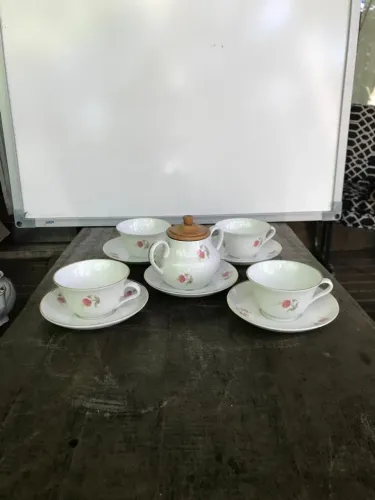 Conjunto de xícaras com açucareiro porcelana Mauá