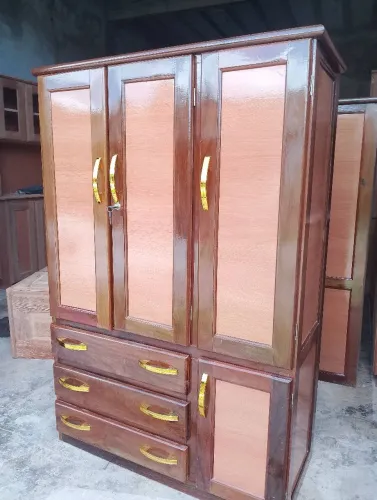 Guarda roupa de madeira novo a pronta entrega.
