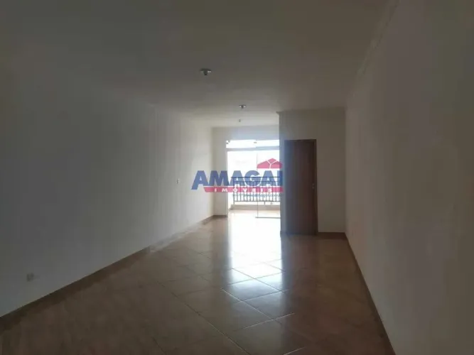 Sala Comercial em Jacareí, no bairro Residencial Parque dos Sinos, para locação.