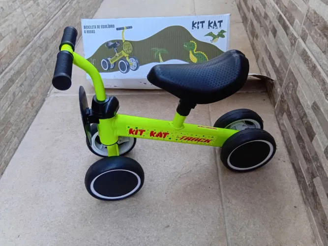 Bicicleta de Equilíbrio Verde Limão Kit Kat Track excelente estado de conservação s/ pedal