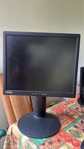 Monitor LCD InfoWay 17,5 polegadas