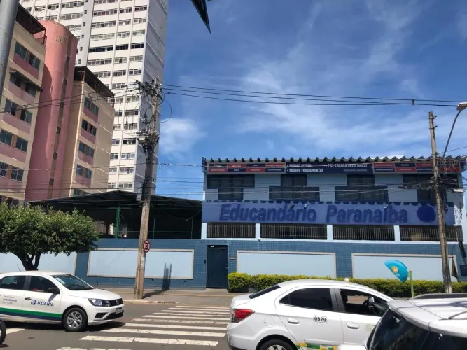Prédio de Escola de educação infantil (Galpão, galpões, salas, empresa)