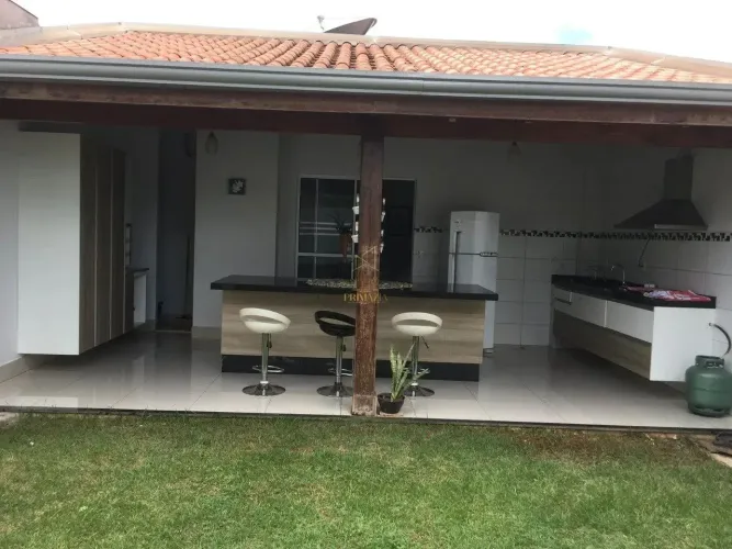 Casa em condomínio à venda em Várzea Grande