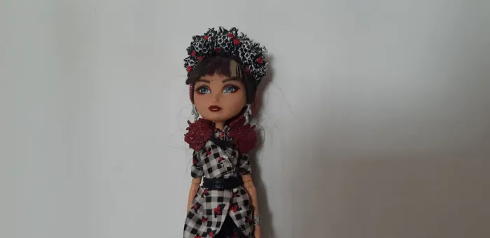 Boneca Ever After High Cerise Deprimavera
