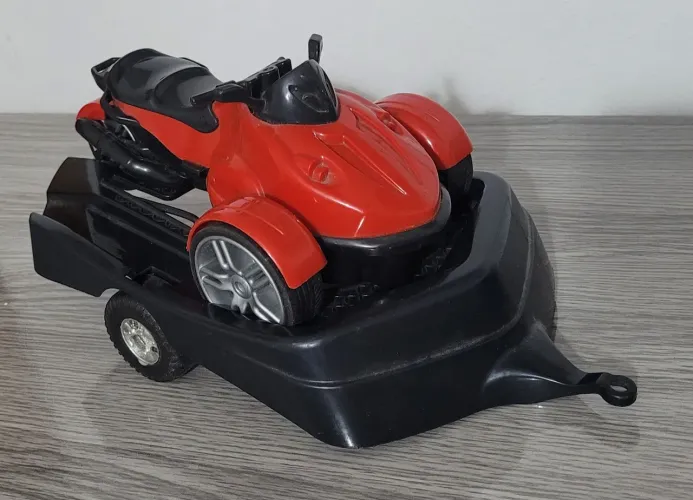 MOTO VERMELHA DE BRINQUEDO COM CARRETINHA - USADA, EM ÓTIMO ESTADO!