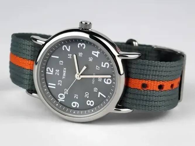 Relógio Timex Weekender indiglo 38mm cinza e laranja novo