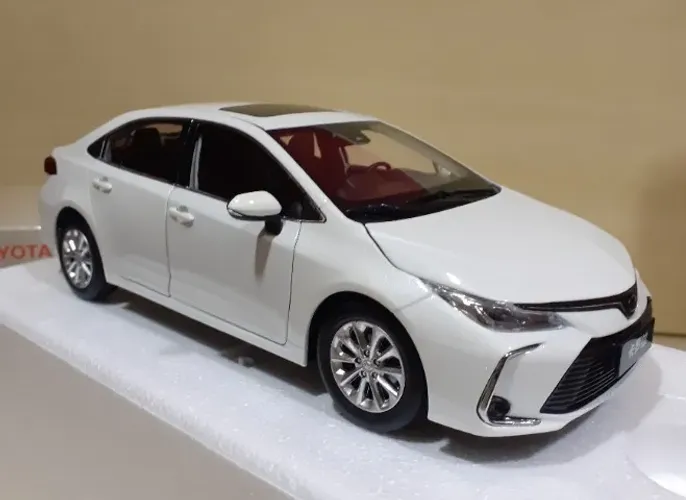 Miniatura Novo Toyota Corolla 1/18 Paudi Models