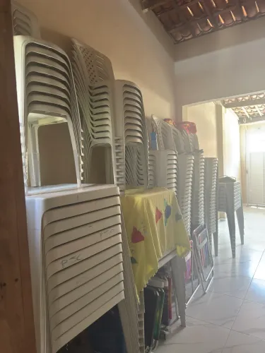 ALUGUEL DE MESAS E CADEIRAS TODO DIA!