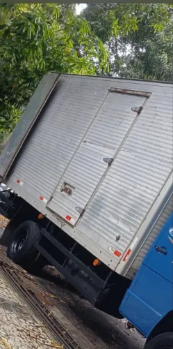Frete urgente de caminhão baú..