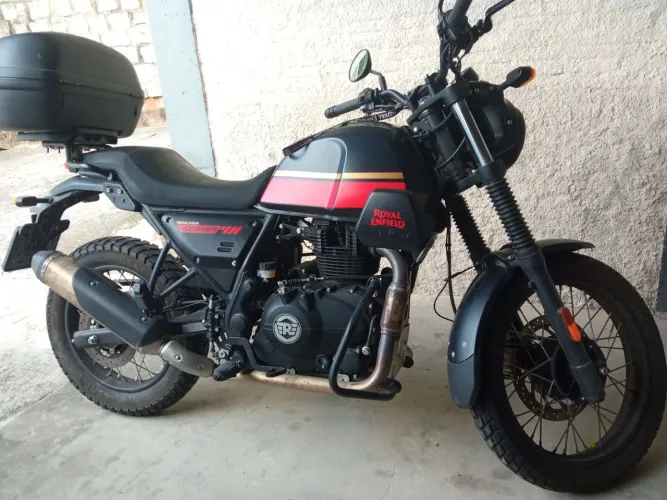 Royal Enfield Scram 411cc Preta (moto trail)
