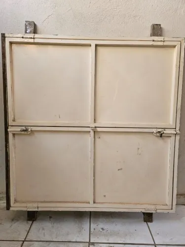 Janela de Ferro com grade 100x100 - Cor Branca