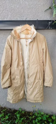 Parka Prada M com gola de pelos
