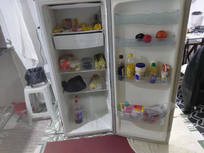 Geladeira média