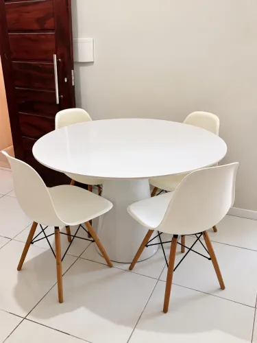 Mesa Cone + 4 cadeiras Eiffel