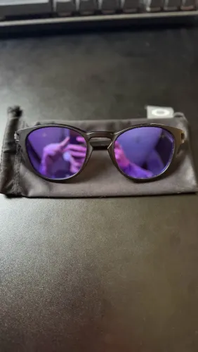 Óculos Latch Preto Fosco Original OO9265-06 - Lente Roxa Violet Iridium - Masculino