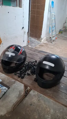 2 Capacetes e Suporte 